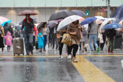 【悲報】全国各地で梅雨入りしたのではないかと話題に　GWまで雨が続く模様…