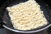 袋麺の粉末スープ　メーカーが『火を止めてから入れる』のを推奨している理由に「初めて知りました」