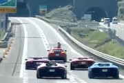 高速道路を塞いで撮影会を行うランボルギーニ軍団がみつかるｗｗｗ
