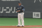 【vs.西武】山川穂高さん、札幌ドームの一塁ベース付近に塩をまくｗｗｗｗｗｗ