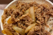 弱者女性「実家で食べるおせちより一人で食べる牛丼がおいしい。自立って最高」