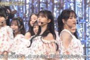 【うたコン】最高な笑顔のカメラ目線！後ろの向井葉月にピントが合っててワロタwww【乃木坂46】