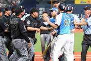 【西武VSオリックス】岡田の死球を巡って乱闘寸前