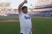 韓国人「野茂英雄が再びドジャースタジアムのマウンドに…」WS第3戦の始球式にトルネード投法の野茂が蘇った