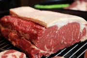 【悲報】「赤い肉」を多く食べると死亡リスクが高まる
