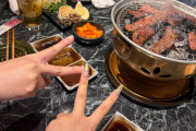 生レバーの写真に「ごま油に塩って生で逝っちゃって下サイって暗黙の了解ってヤツでしょ？」とポストして生レバー警察に補足され削除へ
