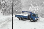 【岐阜】大雪の峠をノーマルタイヤで越えようとしたトラックが迷惑すぎて(´･_･`)