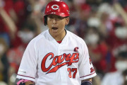 カープ野間、豪雨の先制タイムリー！ヤクルト小川から値千金打！！