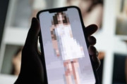 乃木坂46川﨑桜さん「写真集」がSNS拡散、“布教だから”許される？投稿と著作権の境界線
