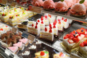 昼休み、俺店長「シャトレーゼで人数分ケーキ買ってきたので食べてくださいね！！」今冷蔵庫見たら俺のないんだけど