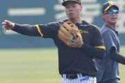 阪神・佐藤輝明、二塁で連日のノック