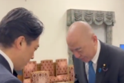 【ダサすぎて草】日本保守党・百田代表、「バカ」「アホ」等、散々悪口を吐きまくってきた小泉防衛相と初対面→借りてきた猫のようにペコペコ「ｼﾂﾚｲﾅｺﾄｲｯﾊﾟｲｲｳﾃﾙﾄｵﾓｲﾏｽｶﾞ…」（動画あり）