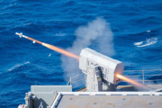 米海軍の最新空母ジェラルド・R・フォードからRIM-116ミサイルを発射…実戦配備へ向け能力検証が進む！