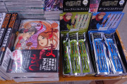 【悲報】書店員さん、呪術廻戦の真横にとんでもない作品を並べてしまうｗｗｗｗｗｗ