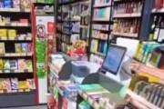 【子ネコ】 レジに向かうと誰もいない → 小さな店員さん、休憩中でした…