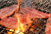 【爆笑】普通の焼肉屋行っても『食べ放題思考』になる貧乏人が多すぎるwwwww