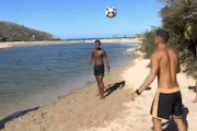 【動画】ブラジルの一般人、サッカーボールの扱いがうますぎる(°_°)