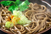 新しく引っ越してきたAに「今どき引っ越し蕎麦を欲しがるなんて乞○みたいな夫婦ですね！？」って怒鳴られた。