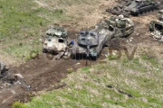 破壊されたウクライナ軍のレオパルト2A6戦車とM2ブラッドレー歩兵戦闘車の残骸！