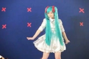 【画像】橋本環奈さんが初音ミク姿でダンス姿を披露するもちんちくりんだと話題に