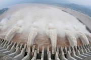 【緊急速報】中国三峡ダムの水位急上昇　台風で決壊の恐れ