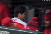 【動画】大谷翔平、ベンチでぶちギレてヘルメットを叩きつけるwwwwwwww