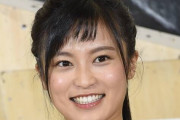 小島瑠璃子さん、卒アルに将来の自分「金持ちになって世界一周旅行・家はお城・チョーかっこいい彼氏」