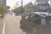 【栃木】このプリウスにピンと来たら110番、足利市の県道67号で追突逃げされてしまう車載。