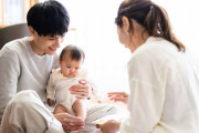 子育て世代の男性で「育休」を取ったのは47.6％　東京都の調査で判明、思うように取得できなかった理由は「職場の雰囲気」