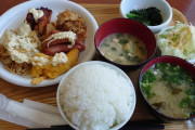 僕ビジホ朝食バイキング料理人「頼むそれ以上ソーセージ取らないでくれー」