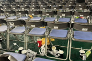 天心vs武尊試合後の東京ドーム会場客席が“ゴミ溜め”化、マナー違反に「胸糞悪い、2度と使うな」の声 #THEMATCH |  十分なゴミ箱が用意されていた？