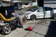 パトカーが2人乗りバイクを追跡→乗用車にぶつかって後部座席の男性(18)が死亡