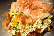半グレみたいな集団が個室でお好み焼きとご飯注文している隣で