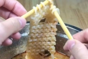 外国人さん、とんでもない方法でラーメンを食べてしまうｗｗｗｗ