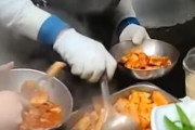 韓国人「韓国の食堂が残飯を再利用して別の客に出していた事が判明‥」→「残飯でキムチチゲを作る店もあります」　韓国の反応