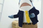 海外「日本はマスコット大国だもんな」日本にはIKEAのサメの着ぐるみまであるということを知った海外の反応