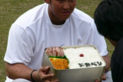 【閲覧注意】中田翔、狂気の食欲。「うわぁー、こんな弁当箱、見たことあるか」