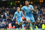 マンC、スターリングのプレミア100得点目となるPK弾でウルブスに1-0辛勝！6連勝で首位キープ
