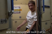 【動画あり】前澤さん、宇宙ステーションの”トイレ事情”を紹介してしまうｗｗｗｗｗｗｗｗｗｗ