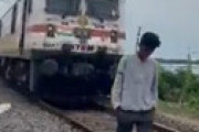 【動画】 インドの17歳少年、インスタ映え動画撮影中に電車にはねられる・・ 衝撃動画