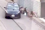 【動画】ベビーカー母子をひき逃げした車を体当たりで止めた運転手がカッコヨスギ！