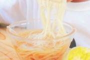 素麺を2袋煮て大皿一杯にして出した結果、まだ箸の使い方が覚束ない下の3歳児に泣き出されたんだが…