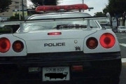 外国人「日本の警察にはスーパーカーのパトカーがあるらしいぞ！」