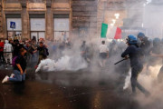 イタリアでワクチン未接種はクビ！？⇒ワクチンパス反対派1万人が暴動