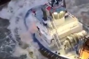 【動画】ドイツの港で大型クルーズ船とコンテナ船が接触する事故。