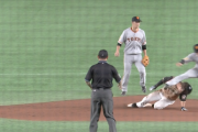 日ハム松本剛、交錯プレーで巨人増田の右足が頭部直撃