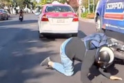 【動画】これは避けられぬ。目の前で事故ったすり抜けバイカーを轢いてしまうバイクの車載。