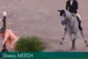 【動画】 障害馬術で馬が相撲レスラーにビビりまくる動画が話題に ⇒ 実況が爆笑
