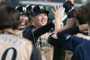 日ハム高濱、チームでは二岡以来の代打満塁弾　栗山監督「素晴らしかった」