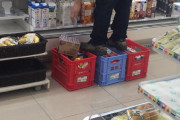 【画像】ファミリーマート店員、ヤバい品出しをしてしまう